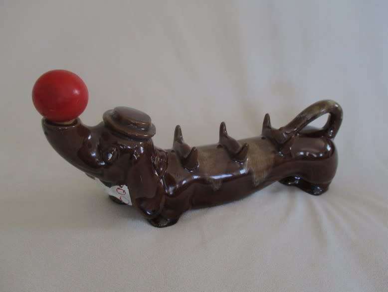 LANGLAAGTE!!  VINTAGE LOOOONG DACHSHUND PORCELAIN DECANTER WITH CUTE ROUND RED NOSE STOPPER!