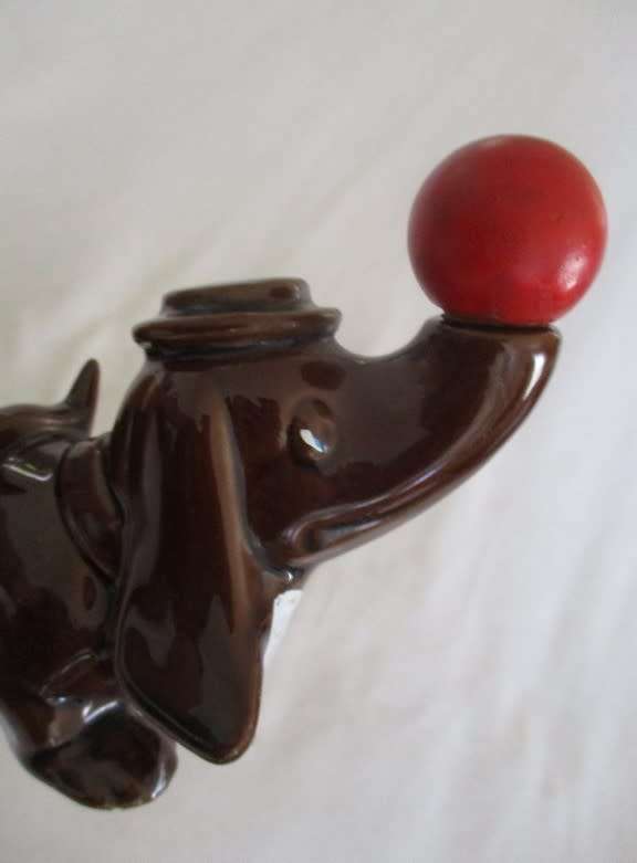 LANGLAAGTE!!  VINTAGE LOOOONG DACHSHUND PORCELAIN DECANTER WITH CUTE ROUND RED NOSE STOPPER!