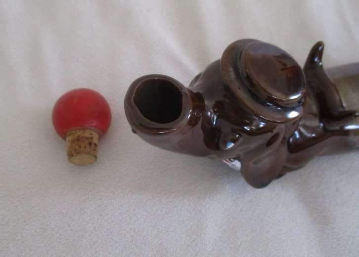 LANGLAAGTE!!  VINTAGE LOOOONG DACHSHUND PORCELAIN DECANTER WITH CUTE ROUND RED NOSE STOPPER!