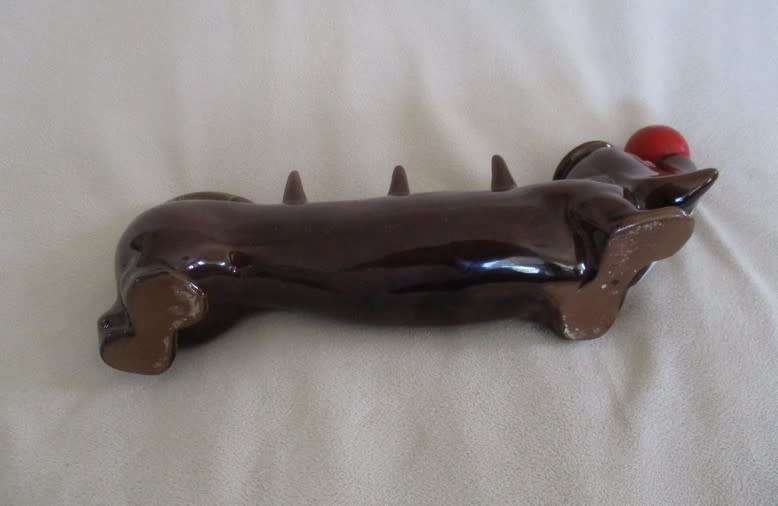 LANGLAAGTE!!  VINTAGE LOOOONG DACHSHUND PORCELAIN DECANTER WITH CUTE ROUND RED NOSE STOPPER!