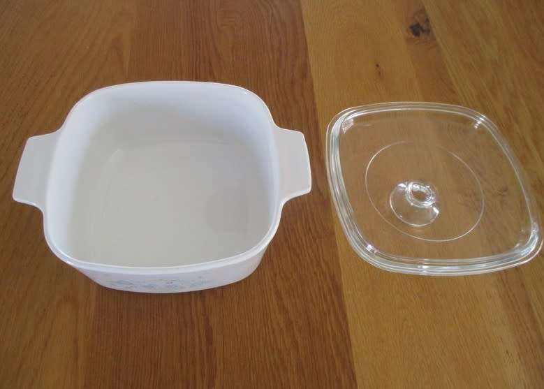 LIDDED CORNING WARE/CORNINGWARE DISH - COUNTRY CORNFLOWER