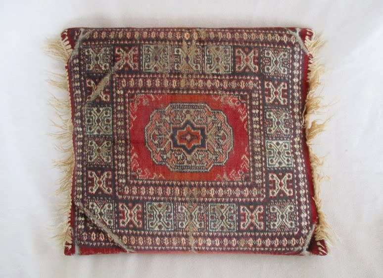 AN ANTIQUE FINELY HAND KNOTTED PERSIAN CUSHION - WONDERFUL CRAFTMANSHIP