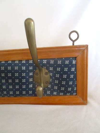 BEAUTIFUL WOOD, STURDY BIGGIE BEST STYLE HAT/COAT/TOWEL WITH LARGE SOLID BRASS HOOKS
