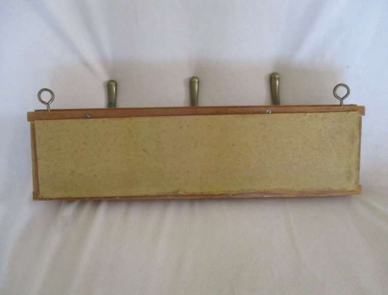 BEAUTIFUL WOOD, STURDY BIGGIE BEST STYLE HAT/COAT/TOWEL WITH LARGE SOLID BRASS HOOKS