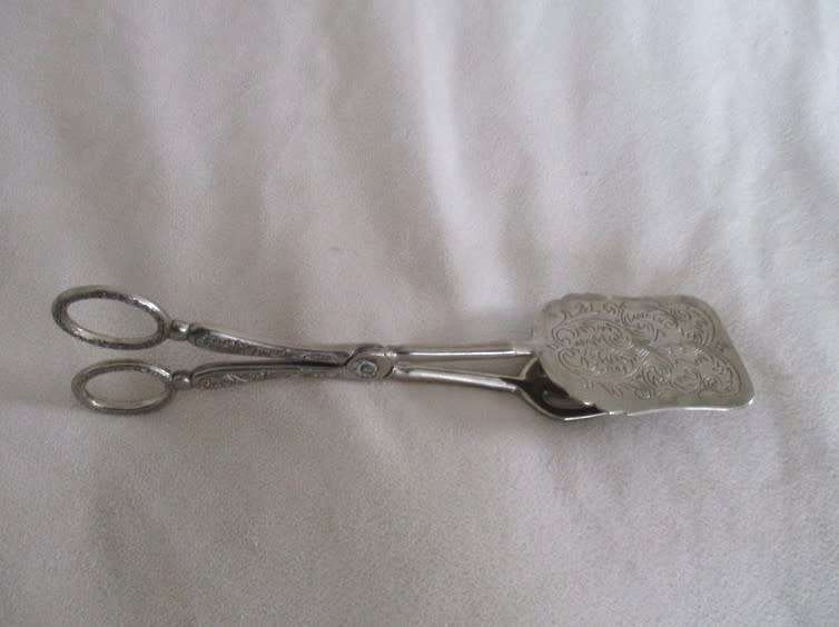VINTAGE SILVER PLATED CAKE/PASTRY TONGS - ORNATE AND STURDY
