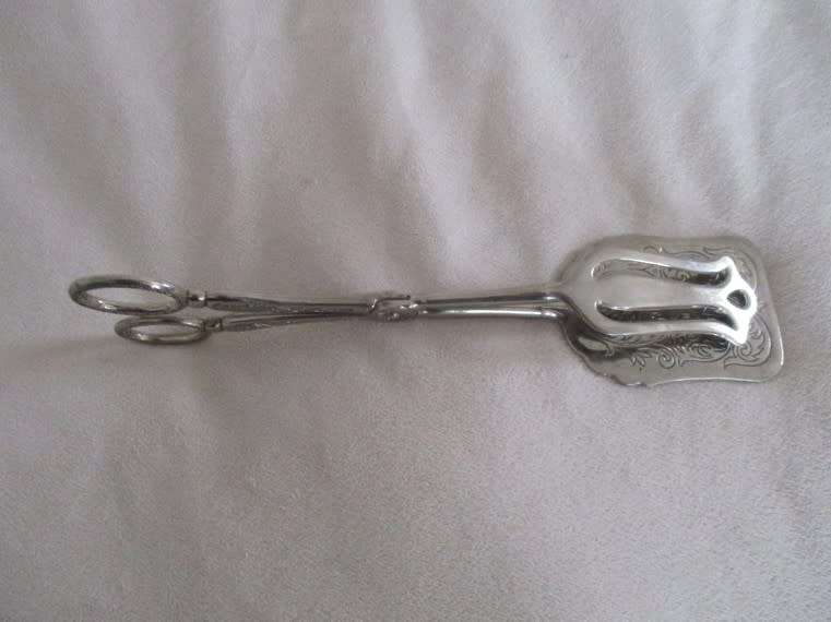 VINTAGE SILVER PLATED CAKE/PASTRY TONGS - ORNATE AND STURDY
