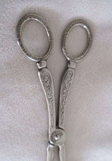 VINTAGE SILVER PLATED CAKE/PASTRY TONGS - ORNATE AND STURDY