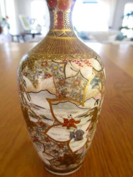 FOR ZHECHE 4574 ONLY- ANTIQUE JAPANESE SATSUMA VASE WITH INTRICATE SCENES IN LOTUS BLOSSOM OUTLINES