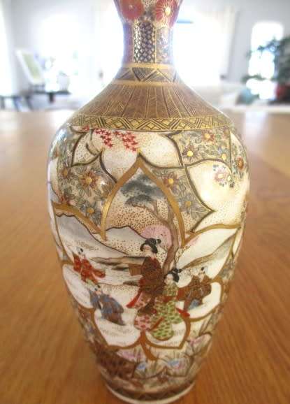 FOR ZHECHE 4574 ONLY- ANTIQUE JAPANESE SATSUMA VASE WITH INTRICATE SCENES IN LOTUS BLOSSOM OUTLINES