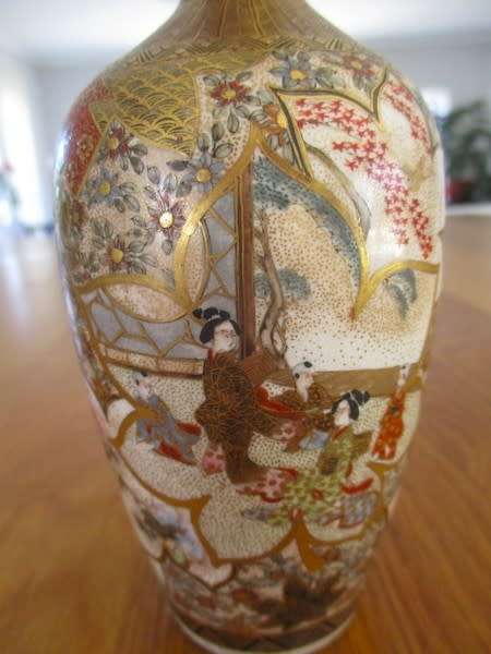 FOR ZHECHE 4574 ONLY- ANTIQUE JAPANESE SATSUMA VASE WITH INTRICATE SCENES IN LOTUS BLOSSOM OUTLINES