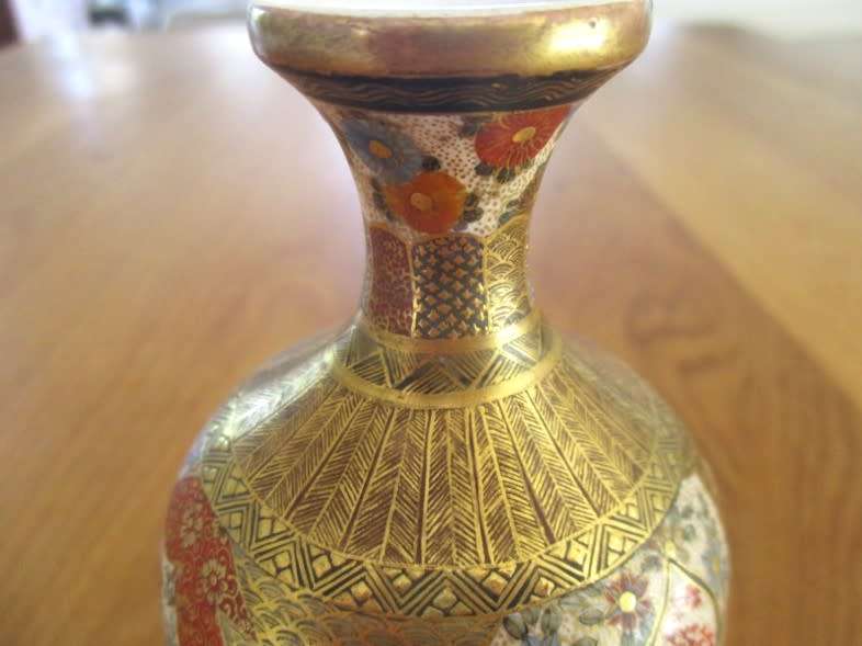 FOR ZHECHE 4574 ONLY- ANTIQUE JAPANESE SATSUMA VASE WITH INTRICATE SCENES IN LOTUS BLOSSOM OUTLINES