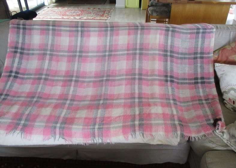VERY LARGE GENUINE JAN-PAUL BARNARD HAND WOVEN MOHAIR THROW - 2.03M X 1.94M (2030MM X 1940MM)