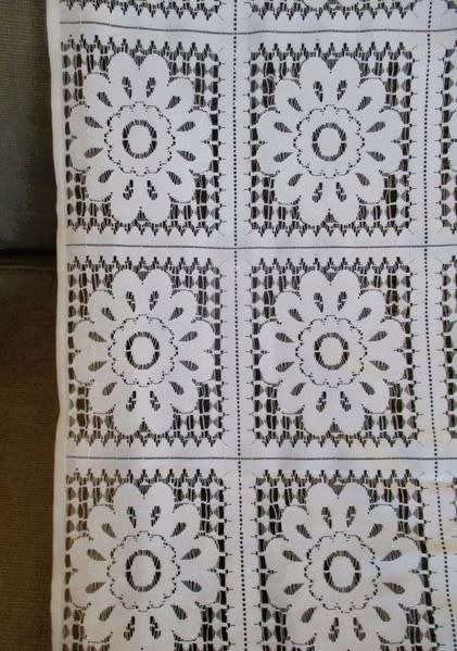 A beautiful very large lace table cloth/throw - 2.5m x 1.5m