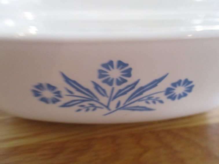 Lidded Corning Ware dish no. P-1-B (1 quart) with Blue Cornflower design - damage-free