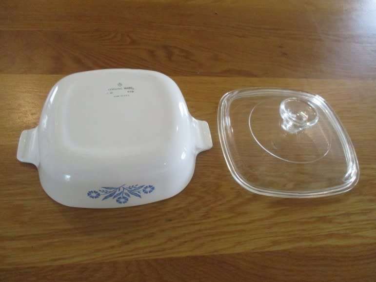 Lidded Corning Ware dish no. P-1-B (1 quart) with Blue Cornflower design - damage-free