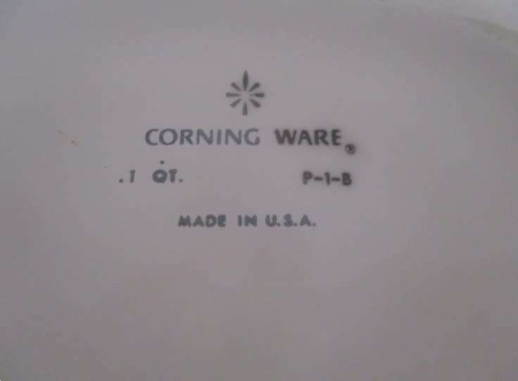 Lidded Corning Ware dish no. P-1-B (1 quart) with Blue Cornflower design - damage-free