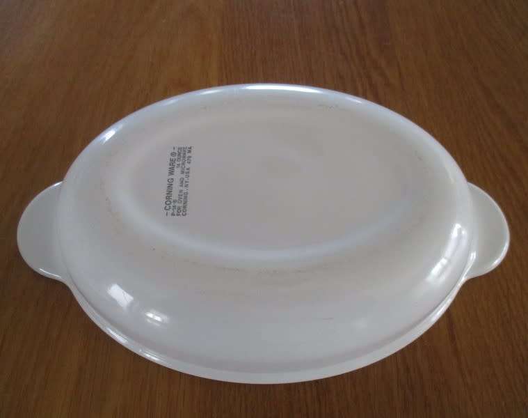 Small Corning Ware  dish with lid - 14 ounce.  P-14-B