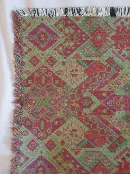 A larger quality reversable tray cloth made from woven material