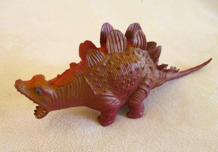 Batch of seven vintage Dinosaurs (five made in Hong Kong) for collector or to thrill a tiny tot