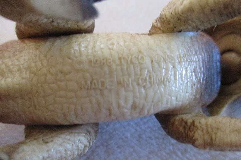 Batch of seven vintage Dinosaurs (five made in Hong Kong) for collector or to thrill a tiny tot