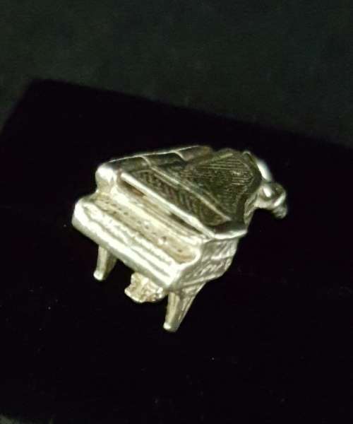 Very Beautiful Silver  Pendant  (925)