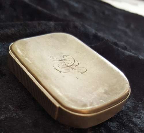 VINTAGE / ANTIQUE MATCH  HOLDER