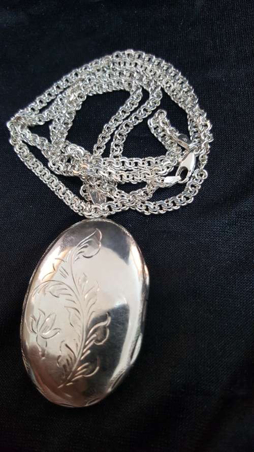 Beautiful  Silver  Chain With  Oval Lock Pendant  (925)