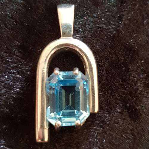 Beautiful  Pendant Set with blue cz  ( 925 silver )