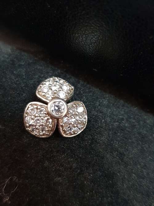 Beautiful  Silver  Pendant ( 925% Silver )