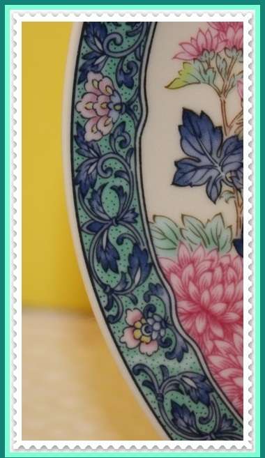 BEAUTIFUL ORIENTAL STYLE WALL PLATE IN BLUE PINK AND GREEN COLOURS PEARL OFF WHITE BACKGROUND