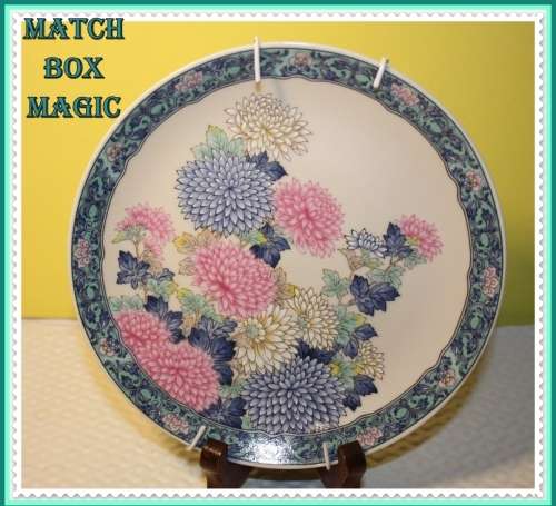 BEAUTIFUL ORIENTAL STYLE WALL PLATE IN BLUE PINK AND GREEN COLOURS PEARL OFF WHITE BACKGROUND