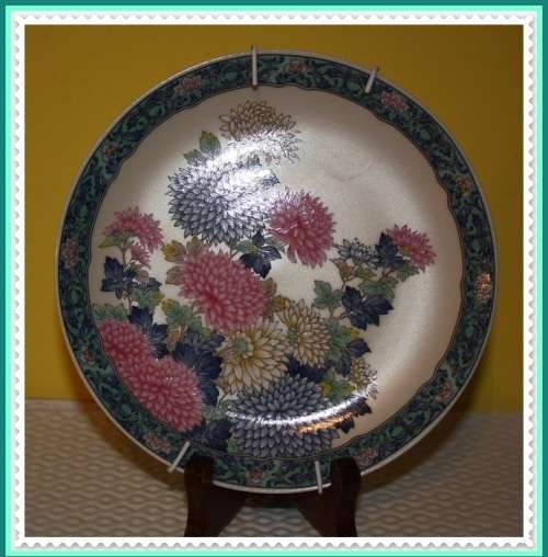 BEAUTIFUL ORIENTAL STYLE WALL PLATE IN BLUE PINK AND GREEN COLOURS PEARL OFF WHITE BACKGROUND