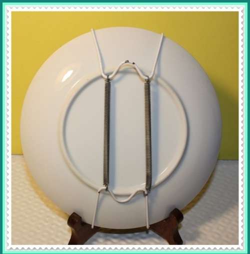 BEAUTIFUL ORIENTAL STYLE WALL PLATE IN BLUE PINK AND GREEN COLOURS PEARL OFF WHITE BACKGROUND