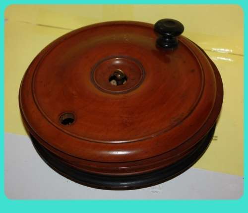 BEAUTIFUL 19TH CENTURY TREEN TRAVELING ROULETTE WHEEL WITH LID