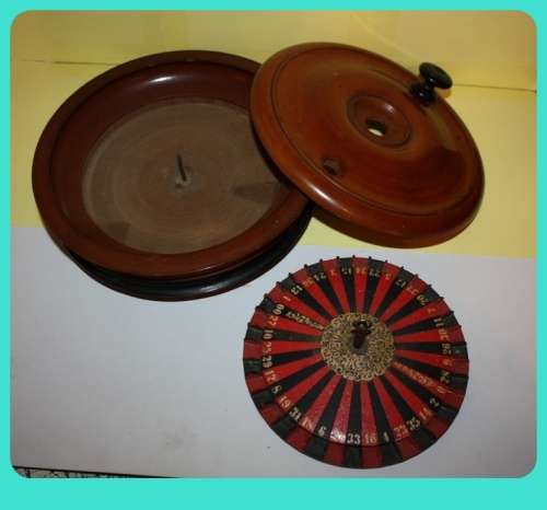 BEAUTIFUL 19TH CENTURY TREEN TRAVELING ROULETTE WHEEL WITH LID