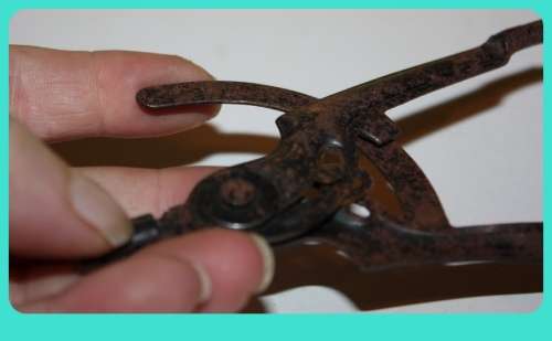 VERY OLD COMPASS MAY HAVE NAUTICAL USE ON MAPS NO MAKERS MARKS SEE PHOTOS