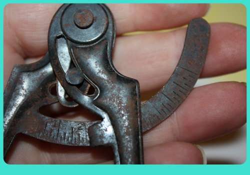 VERY OLD COMPASS MAY HAVE NAUTICAL USE ON MAPS NO MAKERS MARKS SEE PHOTOS