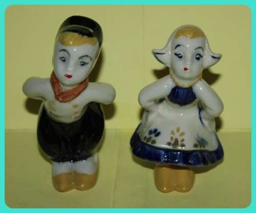 DUTCH KISSING SWEETHEARTS PAIR VINTAGE