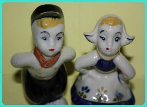DUTCH KISSING SWEETHEARTS PAIR VINTAGE
