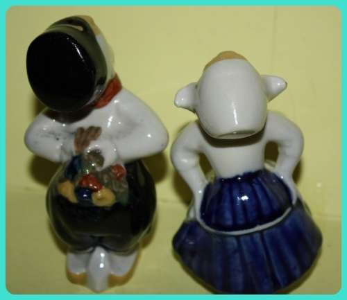 DUTCH KISSING SWEETHEARTS PAIR VINTAGE