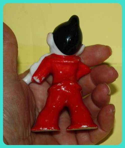 VINTAGE PIXIE DRESSED IN RED PLAYING VIOLIN