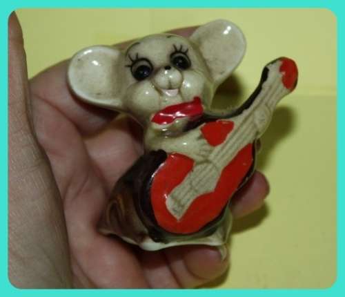 MOUSE PLAYING GUITAR VINTAGE FIGURINE SMALL