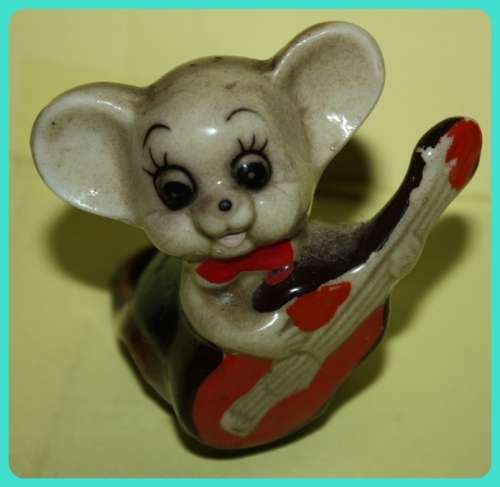 MOUSE PLAYING GUITAR VINTAGE FIGURINE SMALL
