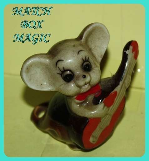 MOUSE PLAYING GUITAR VINTAGE FIGURINE SMALL