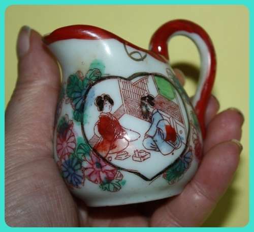 SMALL ORIENTAL JUG WITH LOVELY HOME THEME