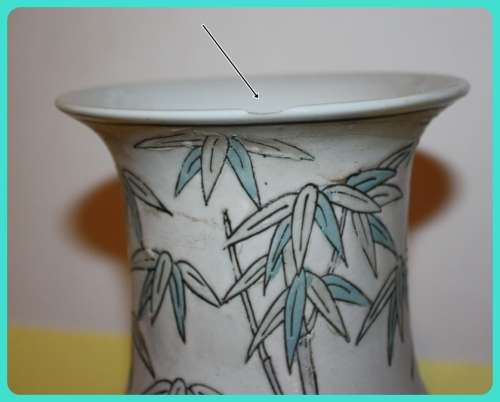 LARGE ORIENTAL VASE WITH BIRD AND FLOWER DETAILS VERY PRETTY (D)