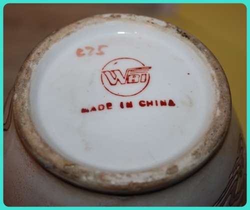 LARGE ORIENTAL VASE WITH BIRD AND FLOWER DETAILS VERY PRETTY (D)