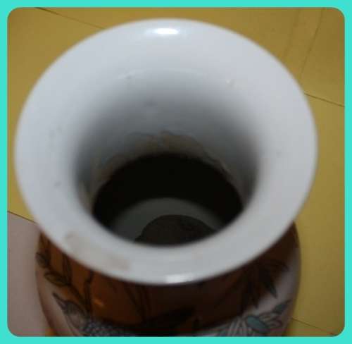 LARGE ORIENTAL VASE WITH BIRD AND FLOWER DETAILS VERY PRETTY (D)