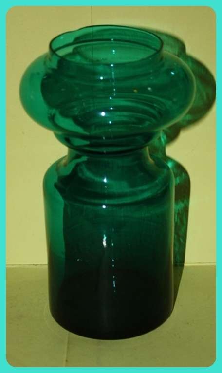 BOTTLE GREEN GLASS VASE WITH BUBBLE TOP(D)