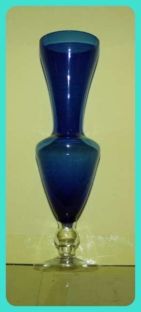 BLUE STEM VASE SINGLE BUBBLE STEM FLAT FOOT